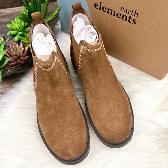 NIB Earth Elements Avens Slip On Chelsea Ankle Bootie Camel Suede 8M 39 - Picture 2 of 13